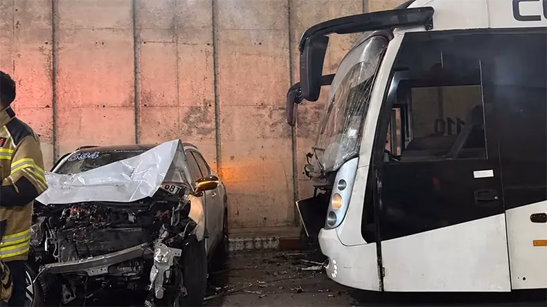 Antalya Havalimanı Apronunda TGS Otobüsü İle Yer Hizmetleri Aracı Çarpıştı