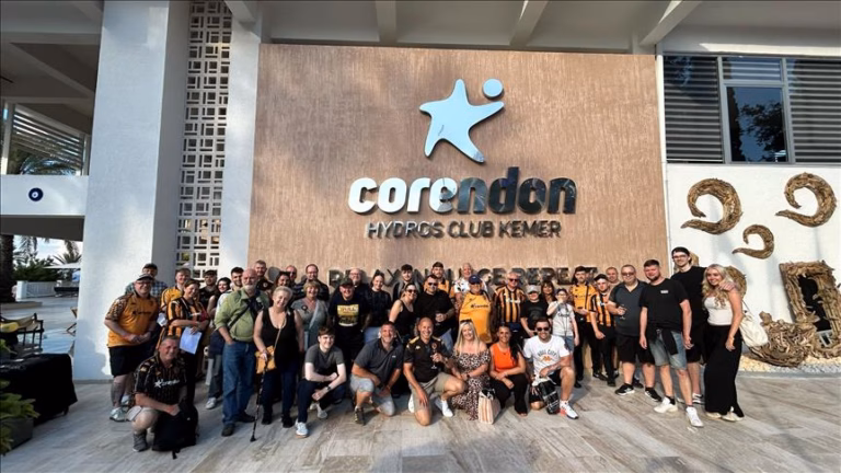 Hull City Taraftarları Premier Lig Sevincini Antalya’da Kutluyor